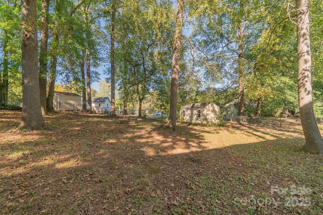 view of yard featuring fence and an outdoor structure