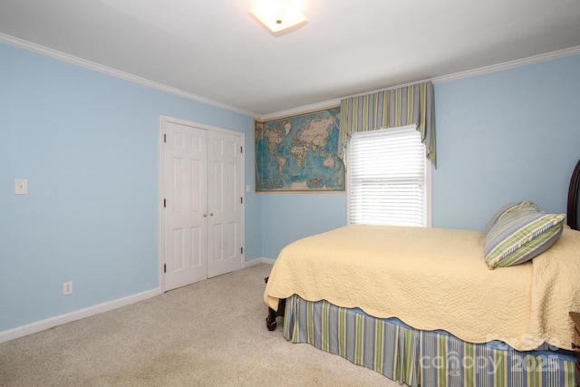 bedroom featuring baseboards, carpet, a closet, and ornamental molding