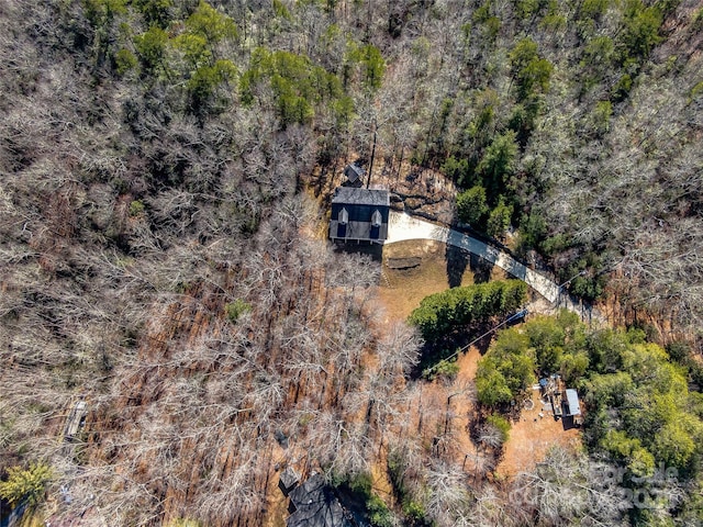 bird's eye view featuring a wooded view