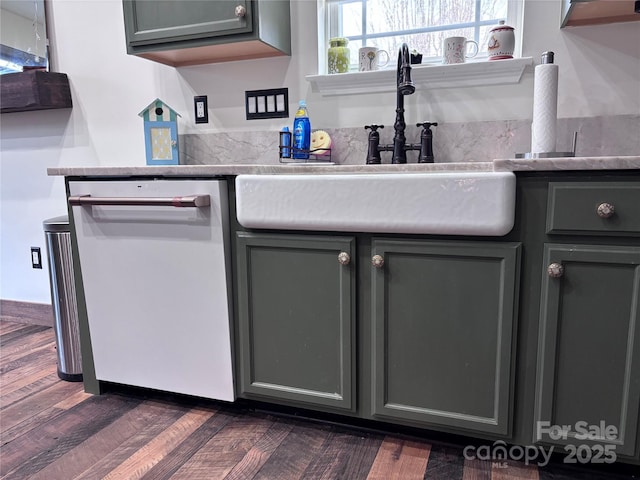 kitchen with dark wood finished floors, gray cabinets, dishwasher, and a sink