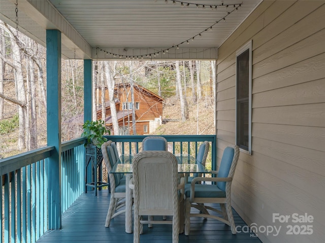 deck with outdoor dining space