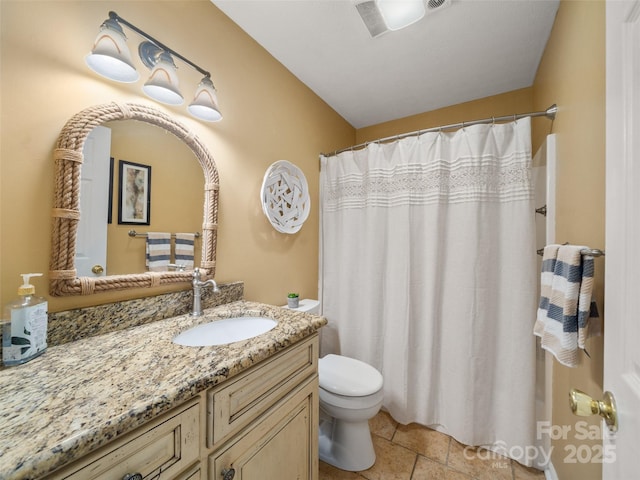 full bathroom with curtained shower, vanity, and toilet