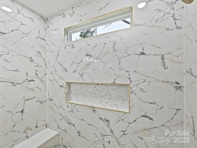 room details featuring a tile shower