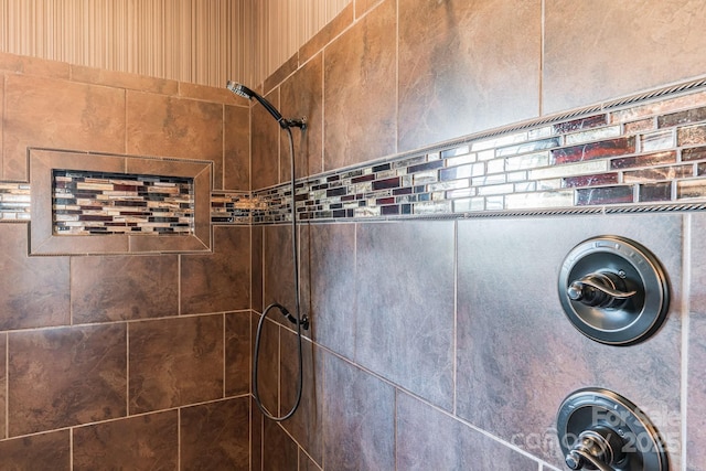 room details featuring a tile shower