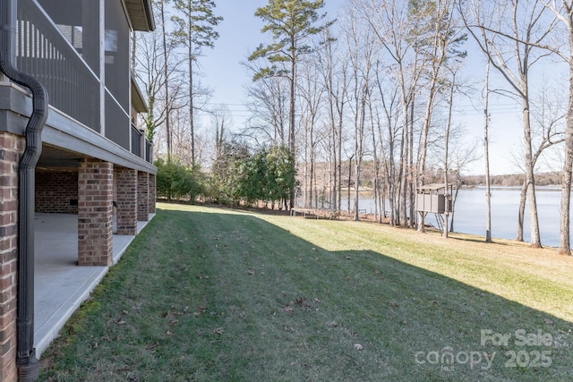 view of yard featuring a water view