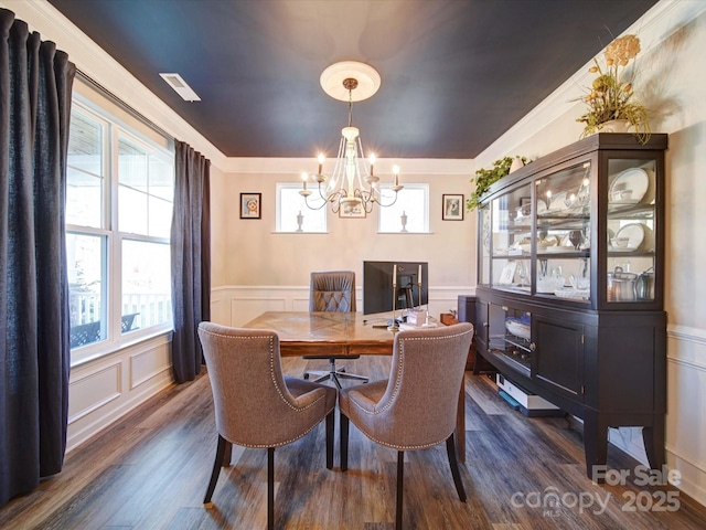 dining space featuring dark wood-style floors, visible vents, and a healthy amount of sunlight