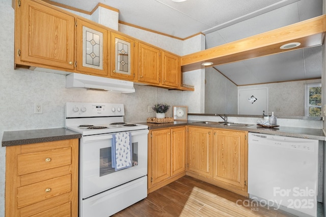 kitchen featuring ornamental molding, a sink, wood finished floors, white appliances, and under cabinet range hood