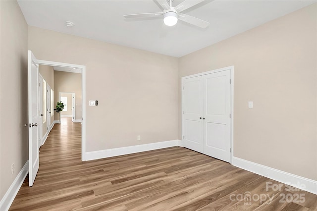 unfurnished room with light wood-style flooring, baseboards, and ceiling fan