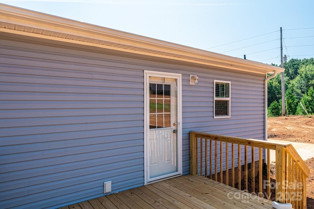 property entrance featuring a wooden deck