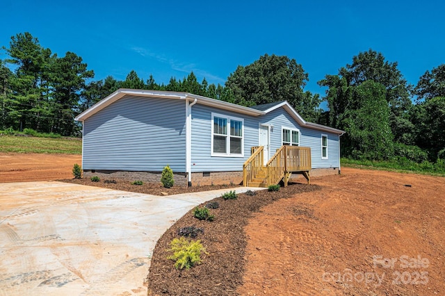 manufactured / mobile home featuring crawl space