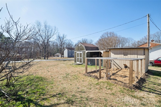 view of yard featuring a shed and an outbuilding