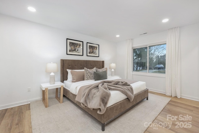 bedroom with light wood-style floors, recessed lighting, visible vents, and baseboards