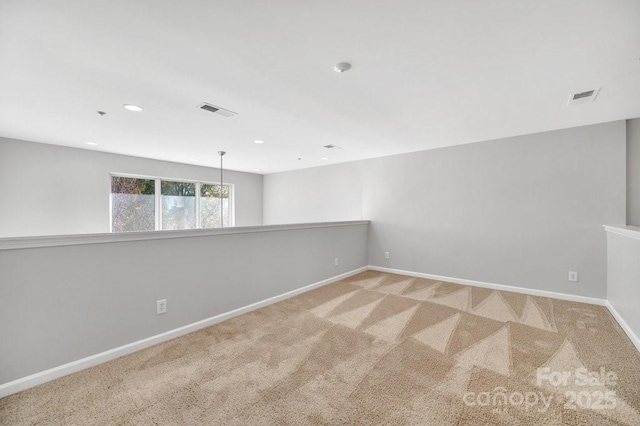 empty room with baseboards, visible vents, carpet flooring, and recessed lighting