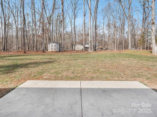 view of yard featuring an outbuilding and a storage unit