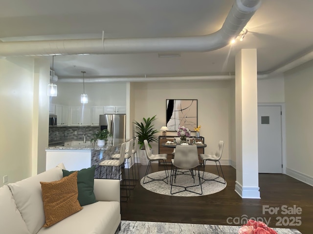 404 N Laurel Ave Unit 28, Charlotte, NC 28204 - living room with dark wood-style flooring and baseboards