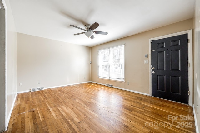 foyer with baseboards, light wood-style flooring, visible vents, and a ceiling fan