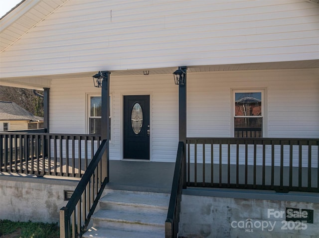 property entrance featuring a porch