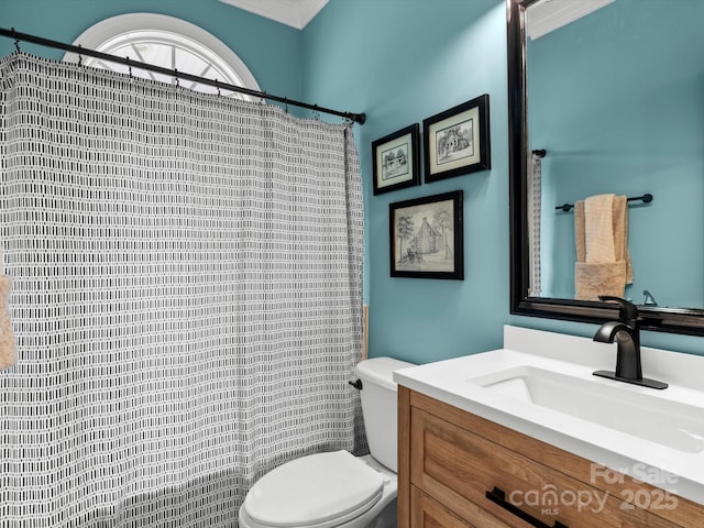 full bath featuring toilet, curtained shower, and vanity