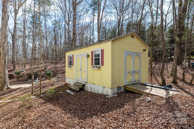 view of outdoor structure featuring entry steps and an outbuilding