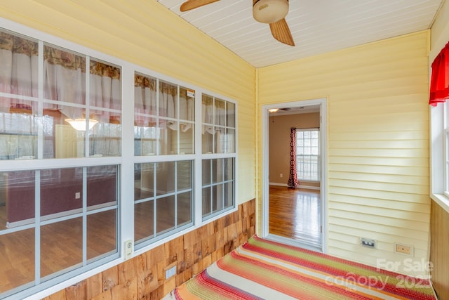 sunroom featuring a ceiling fan