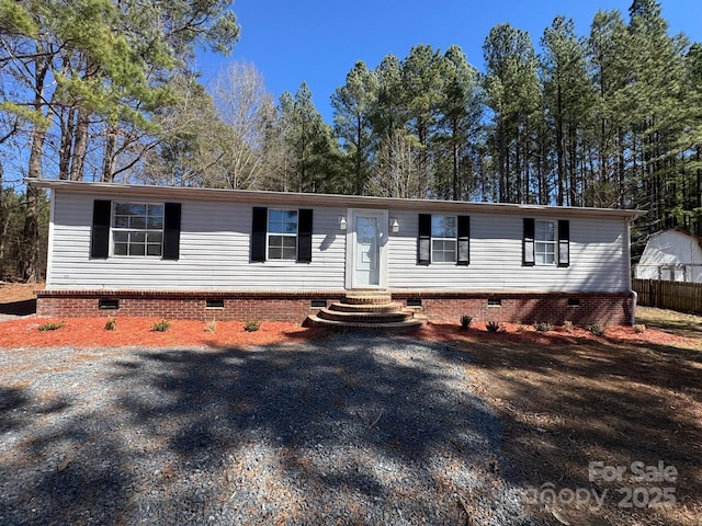 manufactured / mobile home featuring entry steps and crawl space