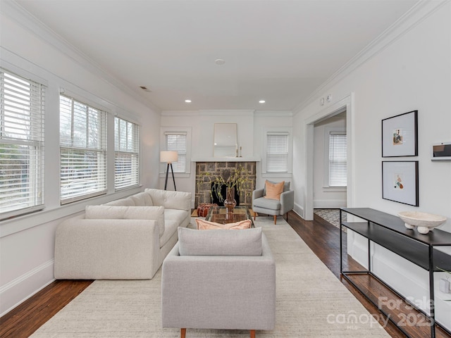 living area with a fireplace, crown molding, recessed lighting, dark wood-type flooring, and baseboards