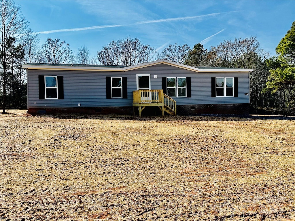 manufactured / mobile home featuring crawl space