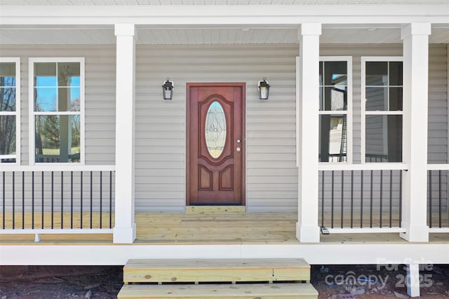 entrance to property featuring covered porch