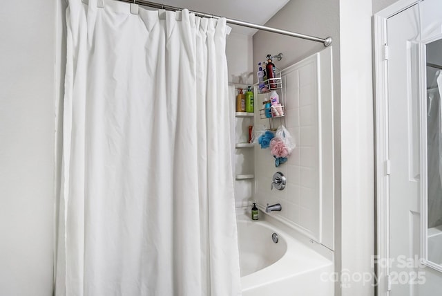 bathroom featuring shower / tub combo