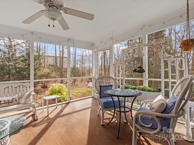 sunroom with a ceiling fan