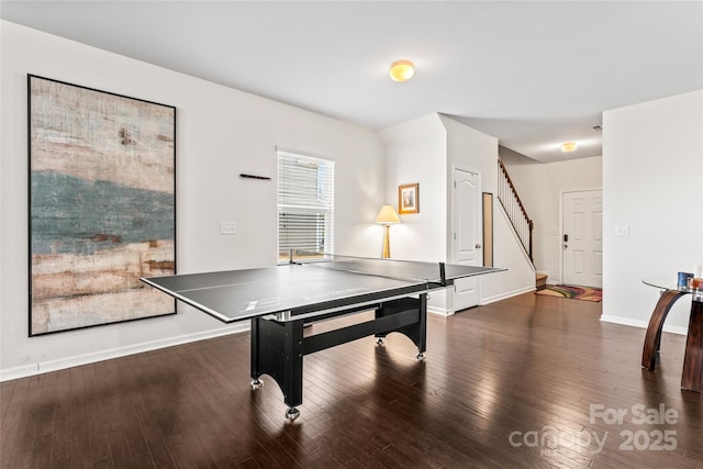 rec room with baseboards and hardwood / wood-style flooring