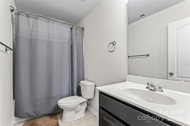 full bathroom with toilet, a shower with curtain, visible vents, and vanity