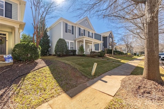 view of front of property featuring a front lawn