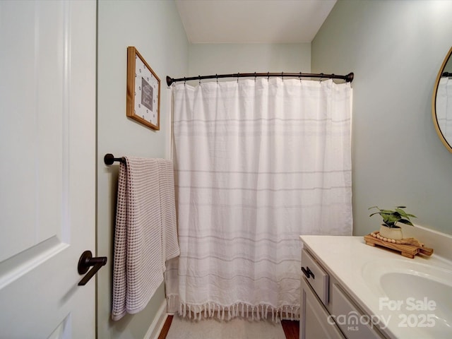 full bath featuring a shower with curtain and vanity