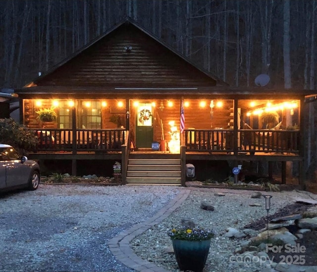 view of front of property featuring covered porch