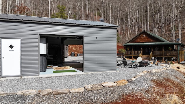 view of outdoor structure with an outdoor fire pit and an outdoor structure