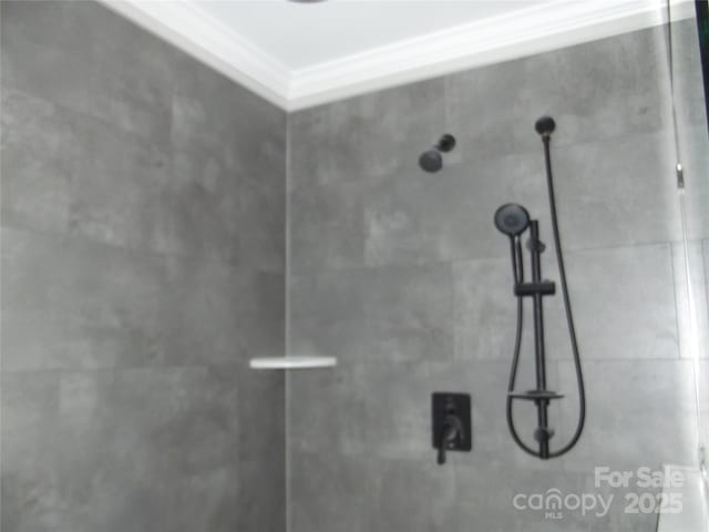 interior details with ornamental molding and tiled shower