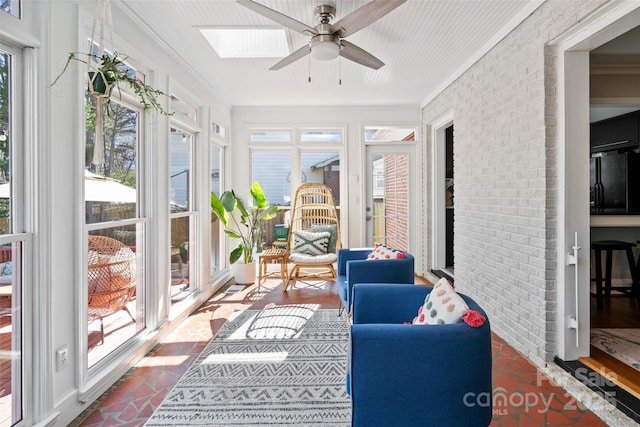 sunroom / solarium featuring a skylight and a ceiling fan