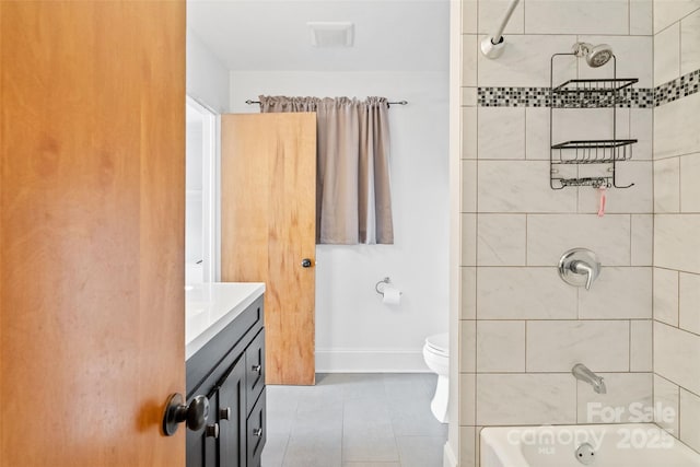 full bath featuring toilet, shower / bath combination, visible vents, vanity, and baseboards