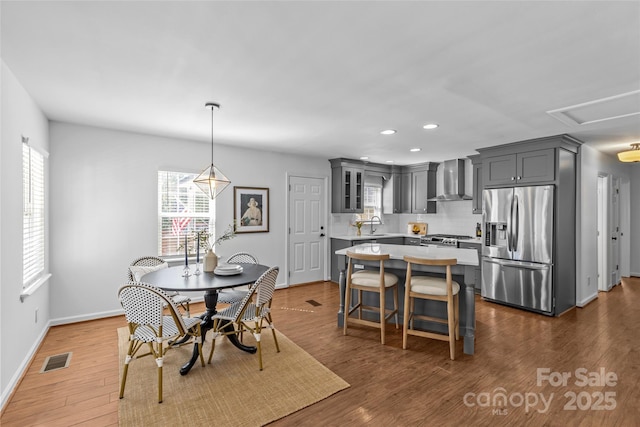 dining room featuring dark wood-style floors, recessed lighting, visible vents, and baseboards