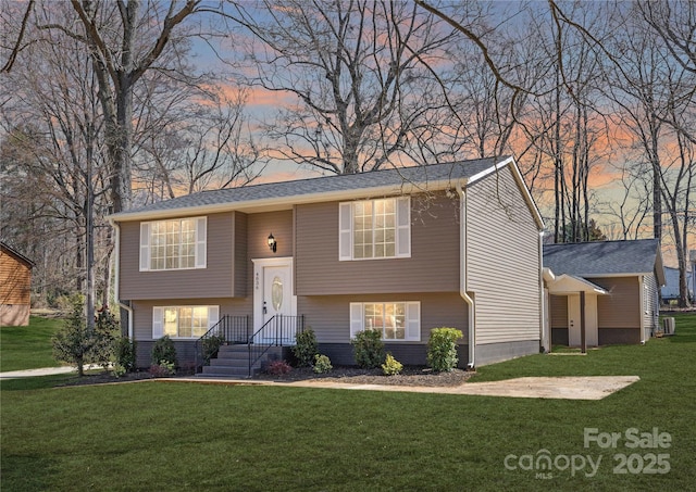 bi-level home featuring a front yard