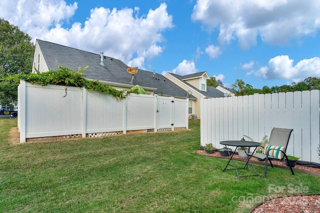 view of yard with a gate and fence