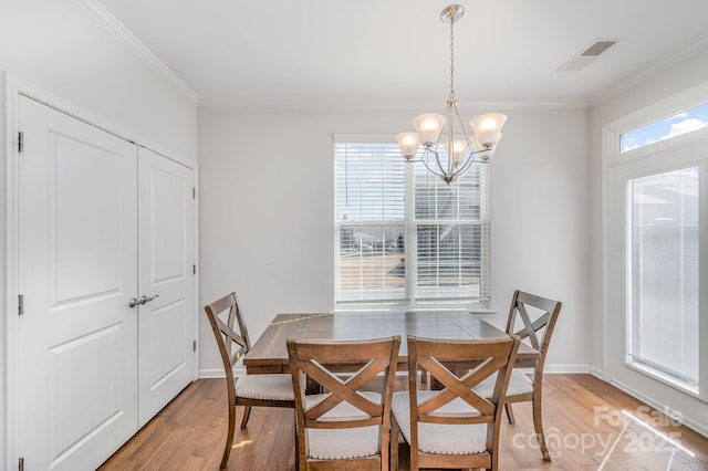 dining room featuring visible vents, plenty of natural light, and light wood-style flooring