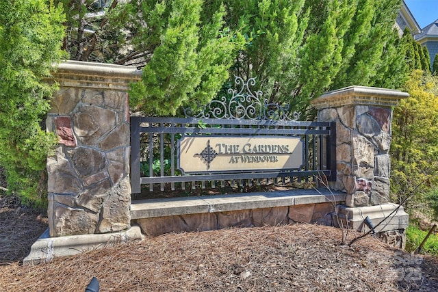 view of community / neighborhood sign