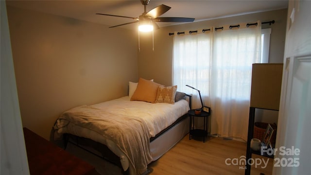 bedroom featuring light wood-type flooring and a ceiling fan