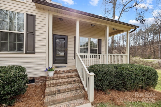 property entrance featuring a porch and crawl space