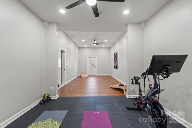 workout area featuring recessed lighting, baseboards, wood finished floors, and a ceiling fan