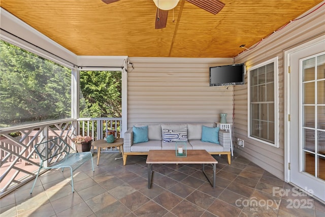 view of patio featuring a ceiling fan and outdoor lounge area