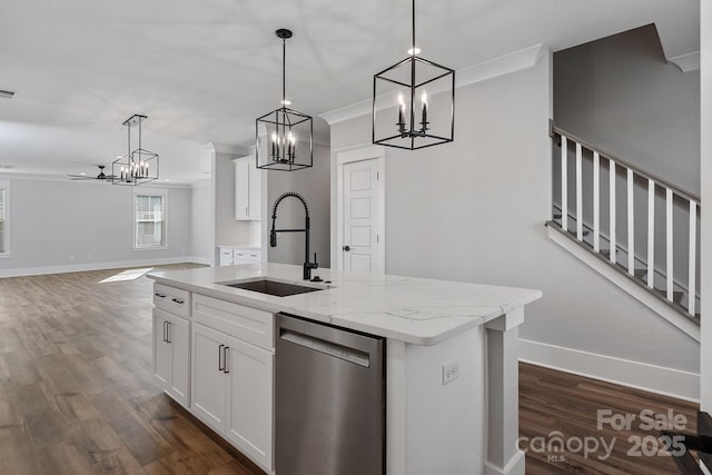 kitchen featuring dark wood-style floors, a center island with sink, hanging light fixtures, a sink, and dishwasher