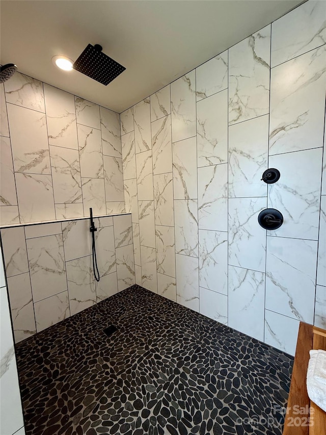 full bathroom featuring tiled shower